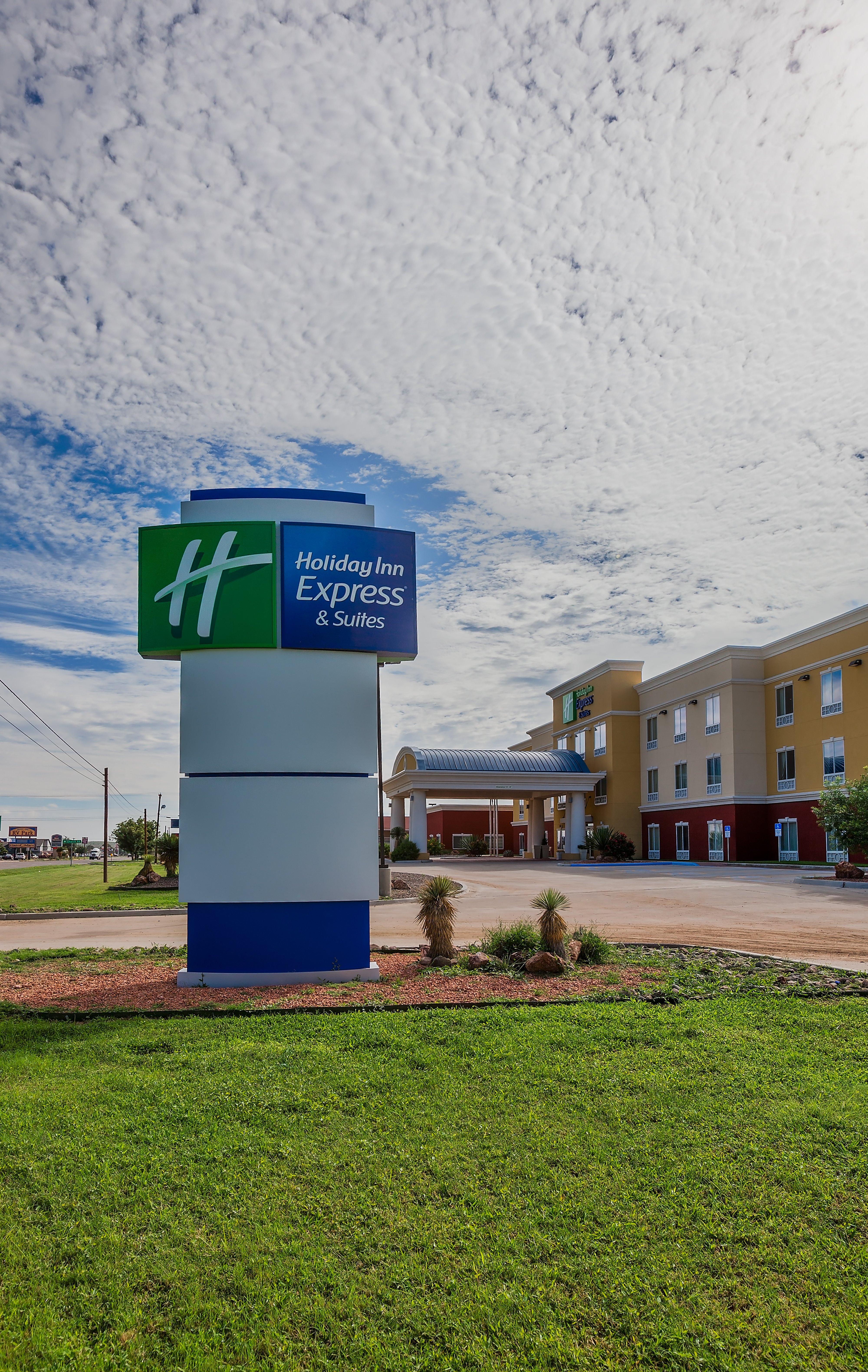 Holiday Inn Express And Suites Alpine By Ihg Exteriér fotografie